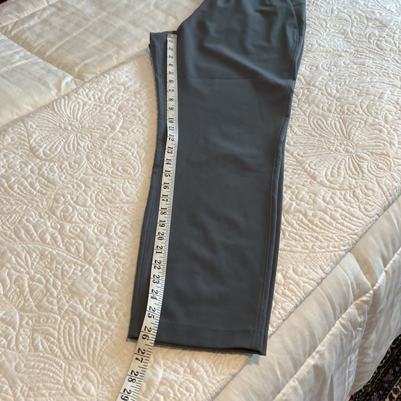 Lululemon On The Fly 7/8 pant - Picture 5 of 9